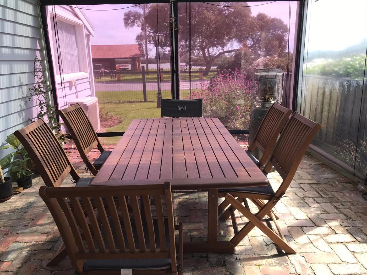That Seaside Cottage - Fully Equipped Home, 4 Bedrooms On The Foreshore Tooradin Luaran gambar